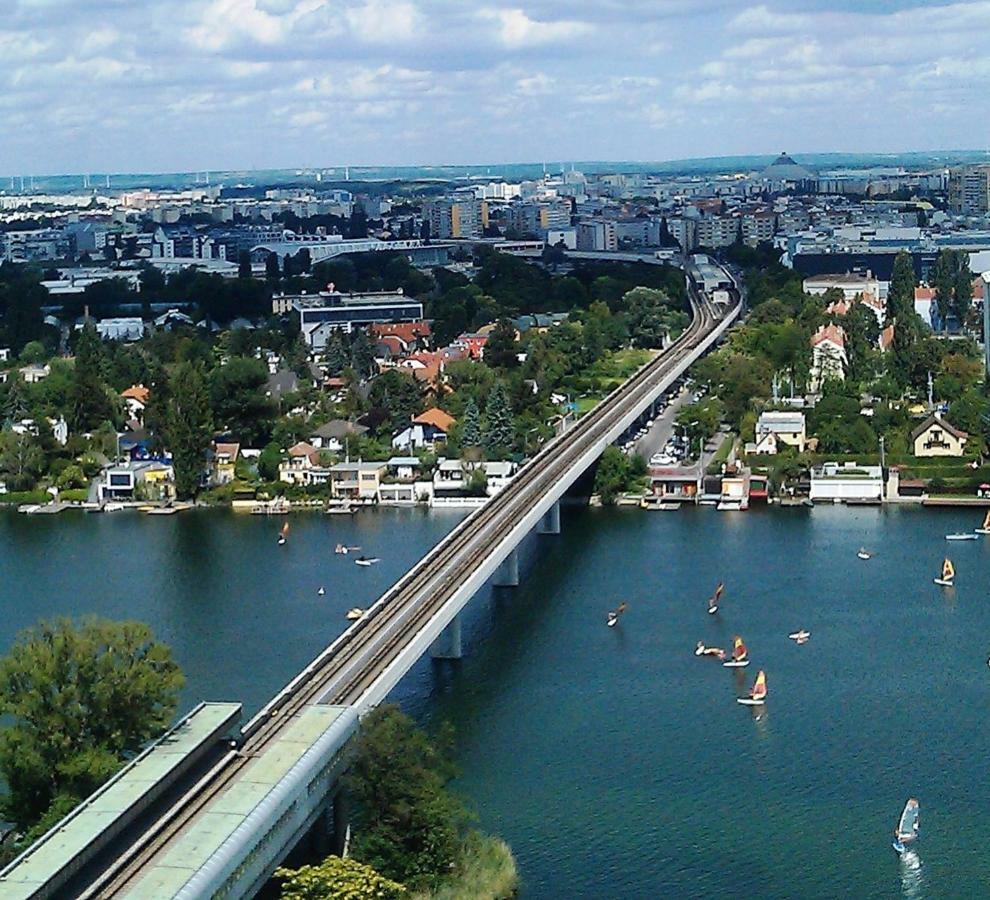 Zentrumnah Direkt An Ubahn Bei Un-Vic Und Am Badestrand Vienna Exterior photo